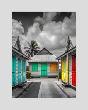 Alignement de cases créoles antillaises en noir et blanc avec volets colorés – affiche architecture tropicale